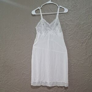 Vassarette White Lace Chemise with Adjustable Straps Size 34 A